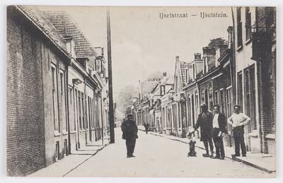 18323 Gezicht in de IJsselstraat te IJsselstein.